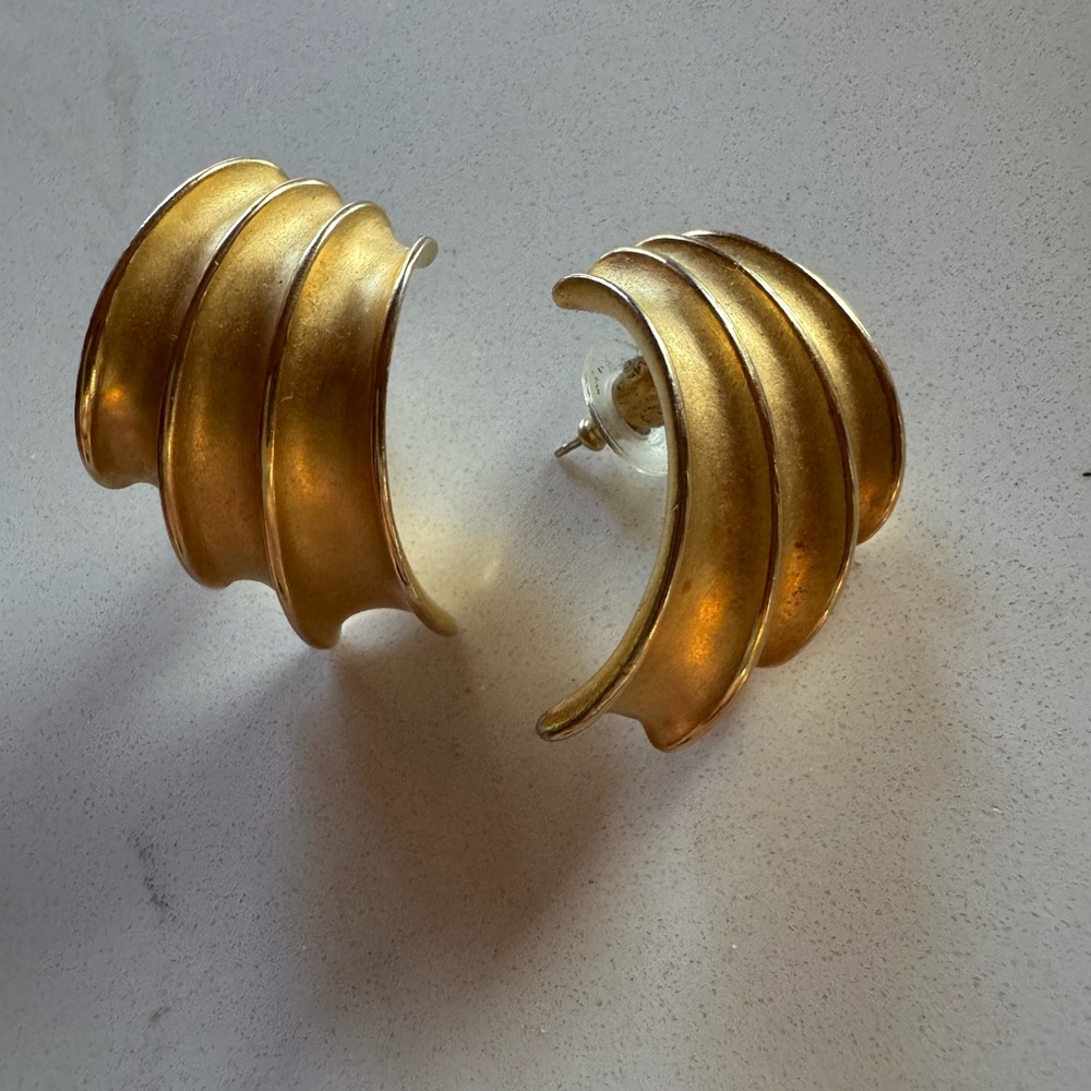 Erwin Pearl large gold wave earrings vintage